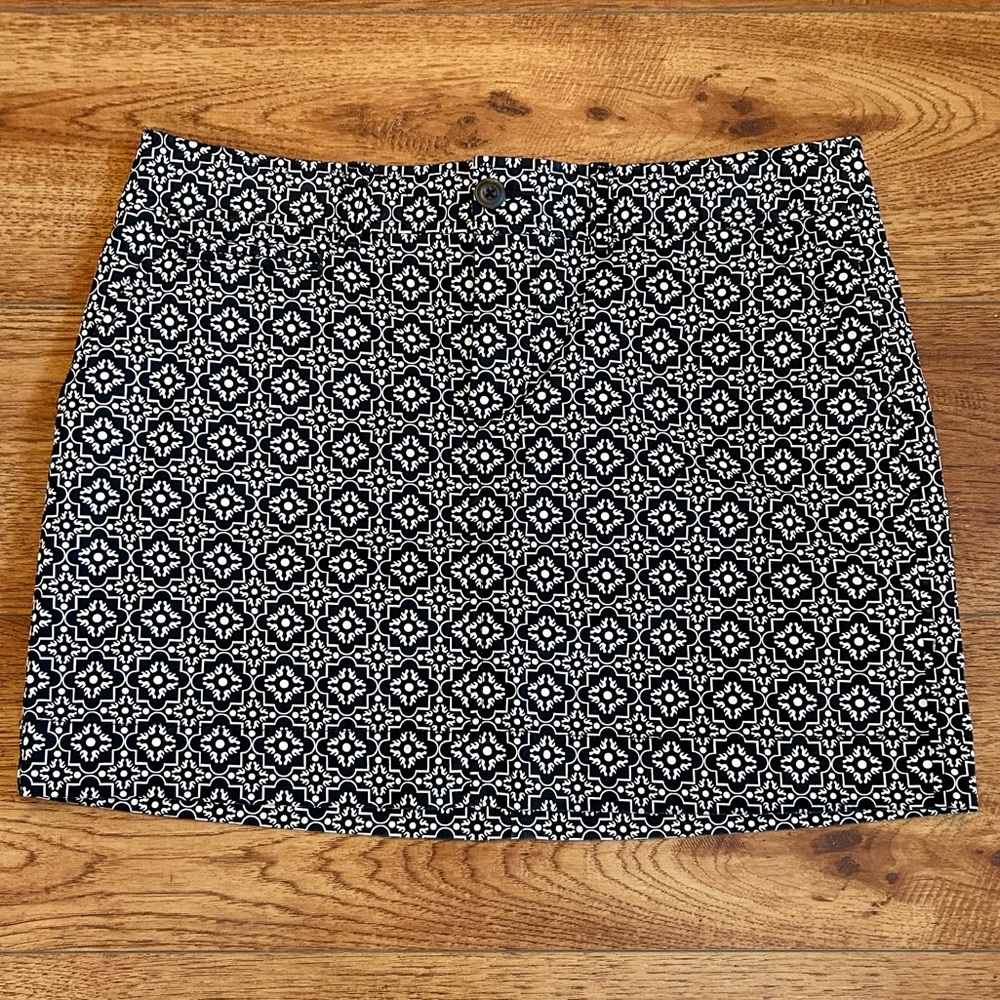 Old Navy Black/White Patterned Mini Skirt